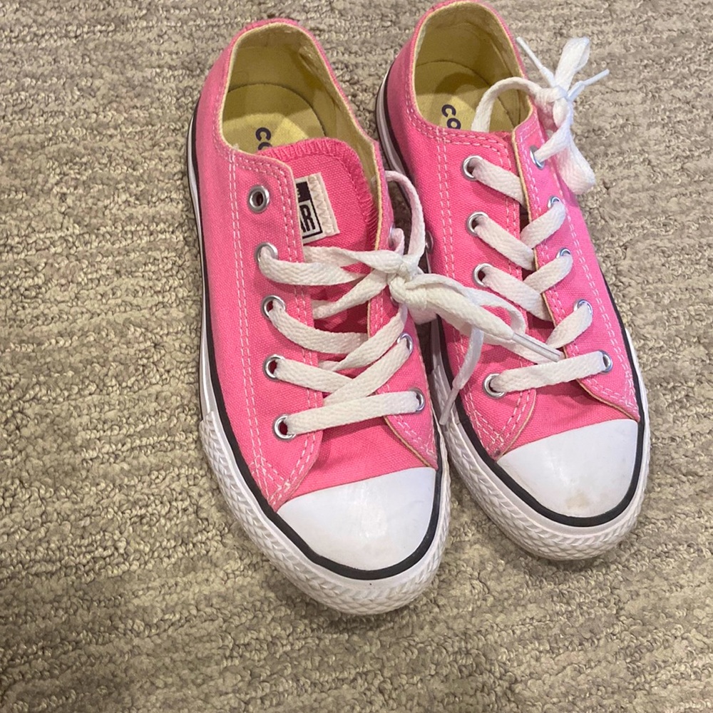 Kids pink converse runners